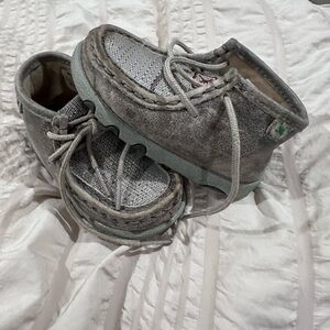 🌻 Grey Twisted X Size 6 leather toddler boy shoes.